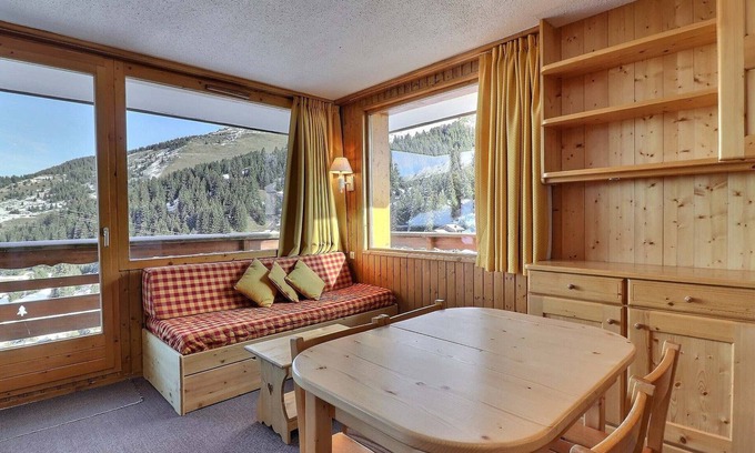 Meribel-Mottaret Apartment | Cozy 2-Room Apartment with Balcony, Wi-Fi and Pets Allowed