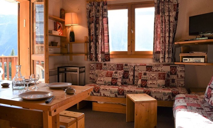 Meribel Apartment | Cozy 2-Room Apt for 5 near Méribel Slopes, Parking Included