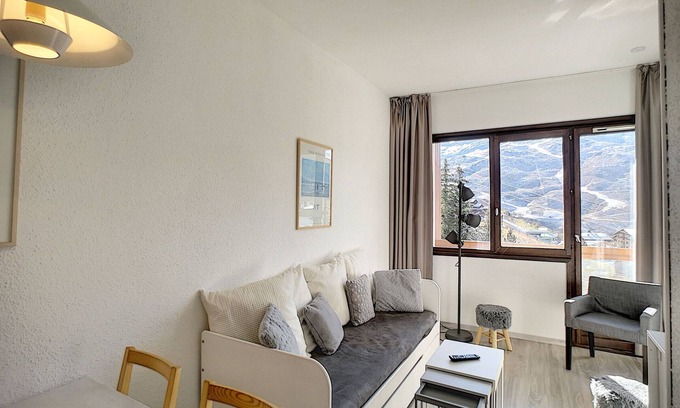 Reberty Apartment | Cozy 2-Room Apt for 4 - Ski-In/Ski-Out, South Balcony, Near Shops, Pet Friendly