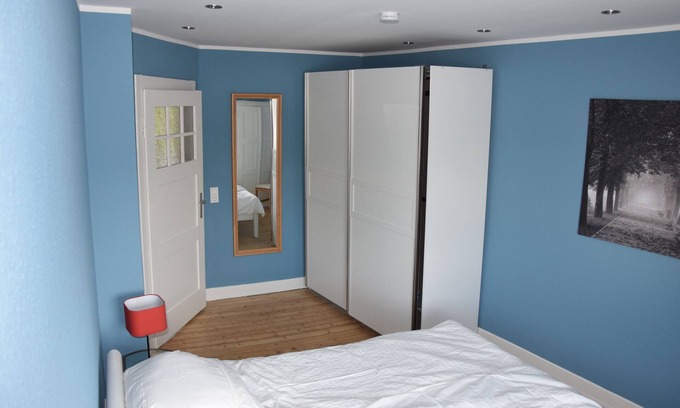 Alt-Heiligkreuz Apartment | Cozy 2 ZKB at Südbahnhof: also long-term rental!