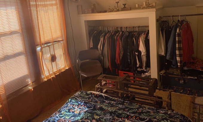 Kalamazoo House | Cozy 2BR Bungalow Overlooking Beautiful Cemetery / Near Campus & Downtown