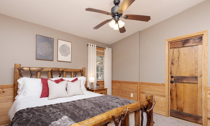 Peach County House | Cozy 2BR Cabin | Monthly Available | Mins f/ I/75