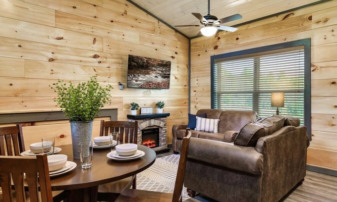 Sevierville Cabin | Cozy 2BR | HOT TUB | Pets Welcome!