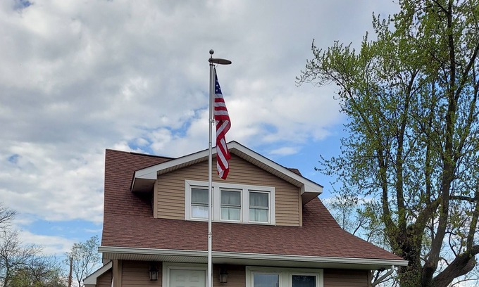 Hilltop House | Cozy 2BR House in Quaint Neighborhood, Minutes from Downtown