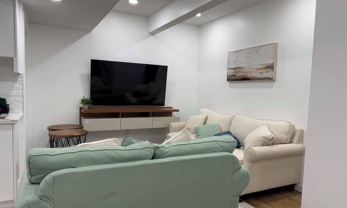 Southwest Edmonton House | Cozy 2BR Retreat Near Dining & Attractions – Relaxation Meets Comfort!