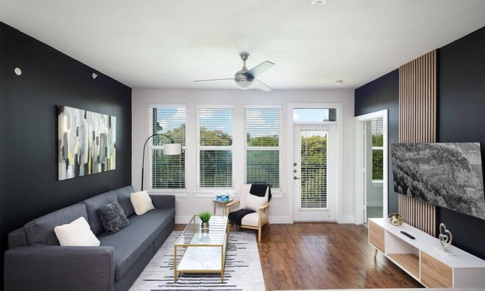 Southtown Apartment | Cozy 2BR w/Gym, Parking, Near King Wms&Towers