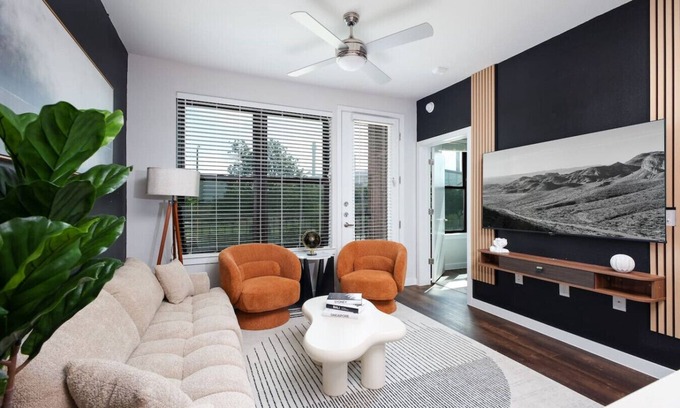 Southtown Apartment | Cozy 2BR-w/Parking, Near Rvrwalk, Dome & Conv Ctr
