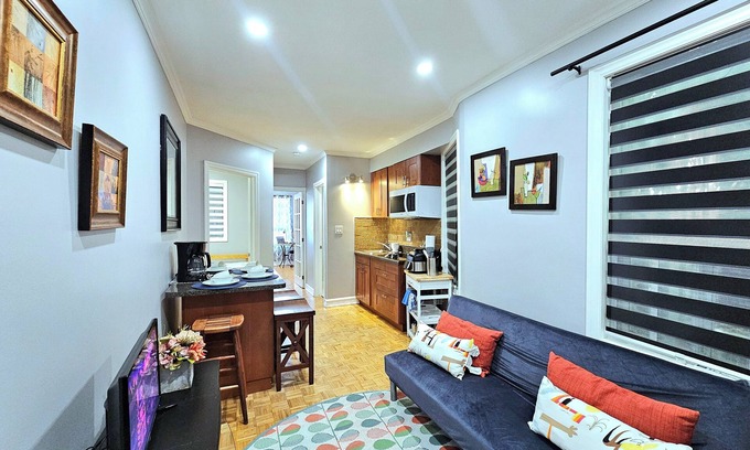 Earlscourt Apartment | Cozy 2nd floor Apartment in awesome Toronto