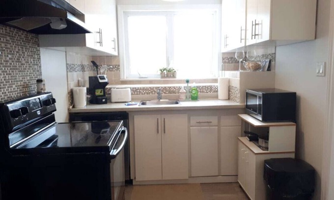 Newmarket House | COZY 3 BDR HOUSE (MAIN FLOOR) Newmarket