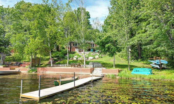 Havelock-Belmont-Methuen House | Cozy 3-Bdrm waterfront cottage with hot tub facing lake.