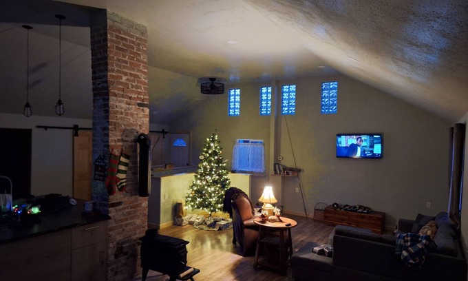 Thermopolis House | Cozy, 3 bed - 2 bath home, all amenities. Perfect for fishing & exploring area