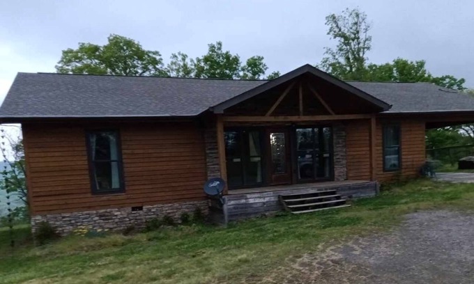 Mountainburg House | Cozy 3 Bed 2 Bath house