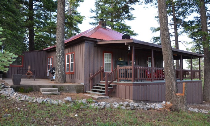 Cloudcroft Cabin | Cozy 3 bedroom 2 bath historic Cabin Retreat perfect location!