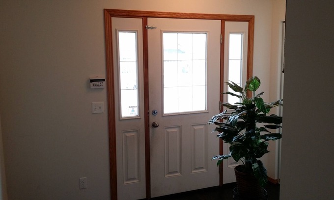 Fort Gary House | Cozy 3 bedroom basement available for rent in Bridgewater Lakes Winnipeg!