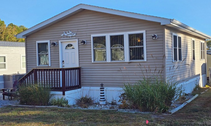 Ocean Pines House | Cozy 3 Bedroom Beach Get-A-Way located in White Horse Park