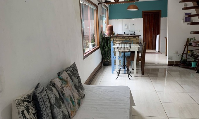 Jabaquara House | Cozy 3 bedroom house in welcoming Jabaquara Paraty with pool,AC,WiFi,jacuzzi.