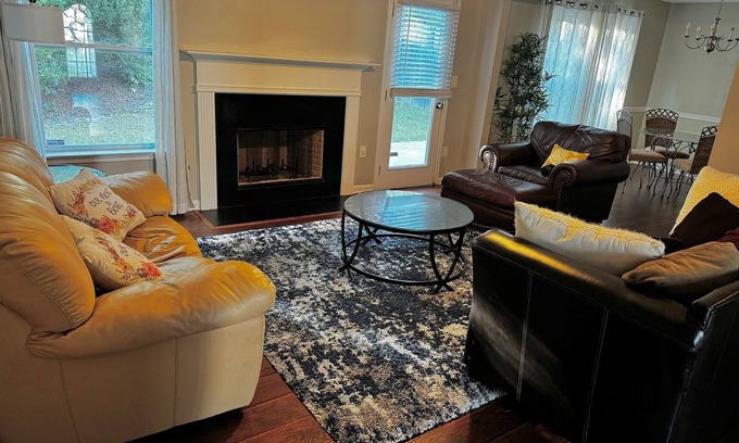 Palmetto House | Cozy 3-bedroom building in welcoming Palmetto with WiFi, AC