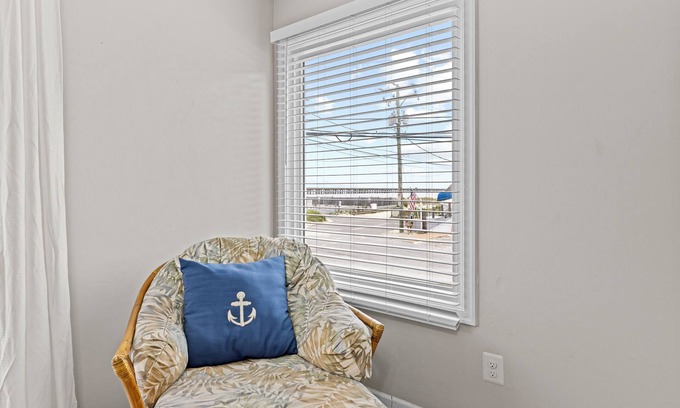 Chic's Beach Condo | Cozy 3-bedroom condo with AC and WiFi in charming Virginia Beach