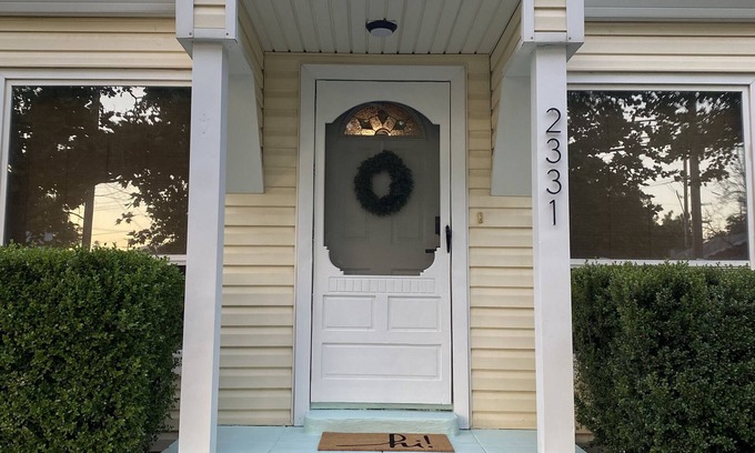 Downtown House | Cozy 3-bedroom cottage on California Street!