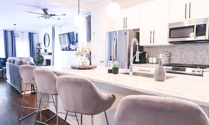 Mechanicsville House | Cozy 3 Bedroom Farmhouse in the Heart of ATL
