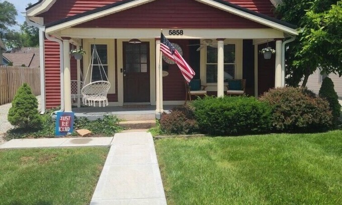 Irvington House | Cozy 3 bedroom home in the heart of Irvington