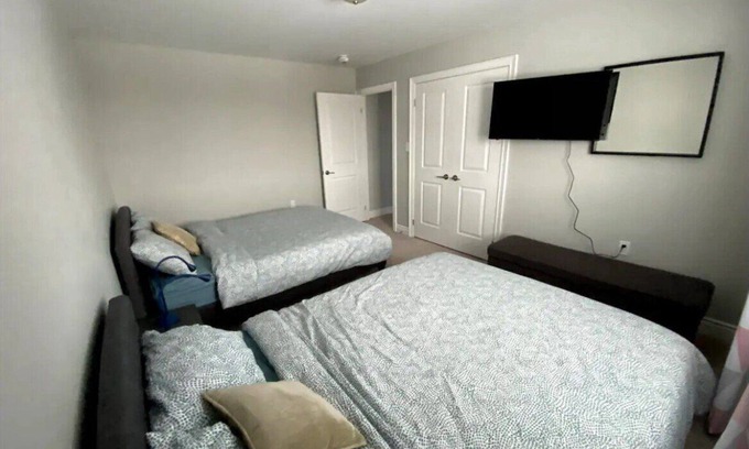 Barrie House | Cozy 3 bedroom home perfect for small gatherings