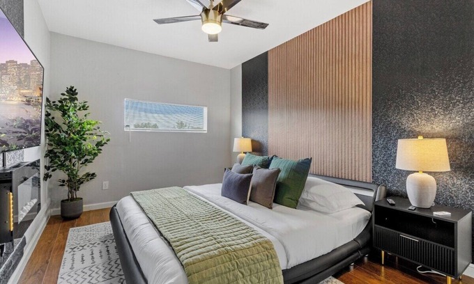 St. John - Coronado Hills House | Cozy 3-bedroom house in enchanting Austin with WiFi, AC & gated backyard