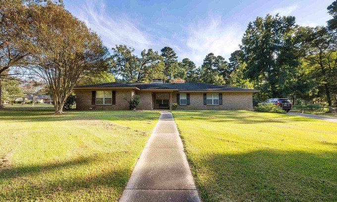 Genoa House | Cozy 3-bedroom house in peaceful Texarkana with AC, WiFi