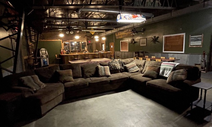 Streeter Cabin | Cozy 3-bedroom lodge in quaint Streeter with WiFi, AC. Excellent for big groups!