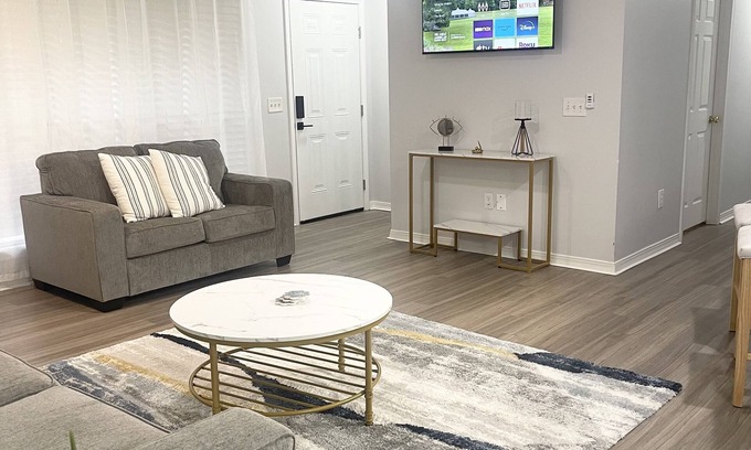 Flowood House | Cozy 3 bedroom near the water at Ross Barnett Reservoir & shopping & dining