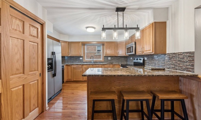 Oak Lawn House | Cozy 3-Bedroom Ranch near Chicago & Area Hospitals