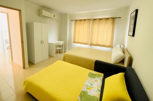 Ratsada House | Cozy 3 Bedroom Townhouse Phuket Town - Sleeps 7