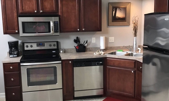 Rosamond House | Cozy 3-bedroom townhome in beautiful Pana with WiFi, fitness room