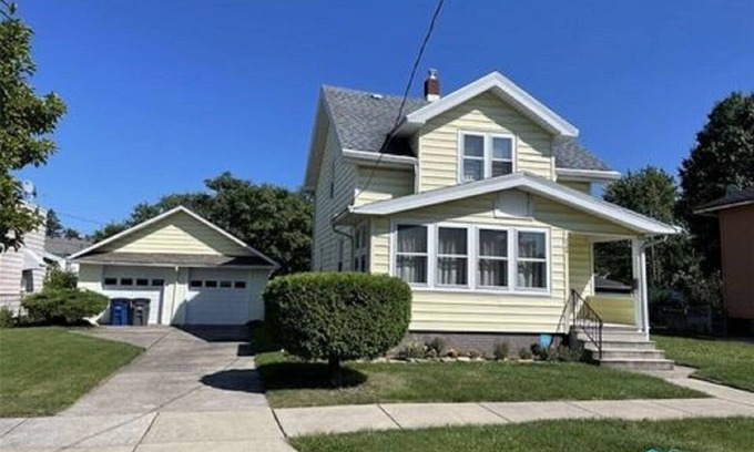 Downtown Toledo House | Cozy 3 bedrooms home.