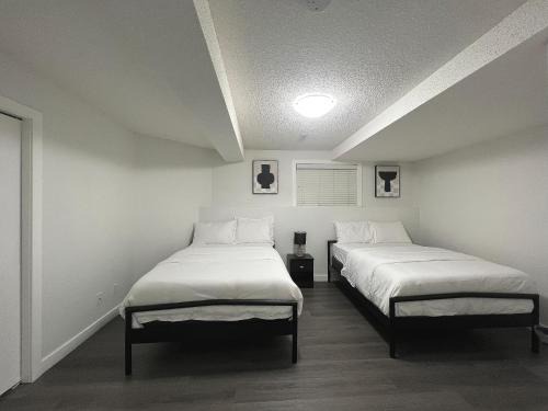 Calgary Apartment | Cozy 3 beds Suite Near Calgary Airport Sleeps 6