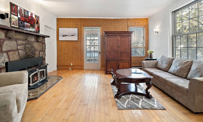 Sainte-Agathe-des-Monts House | Cozy 3 Bedroom Chalet in Sainte Agathe With Views of the Lake!