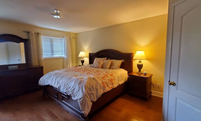 Vaughan House | Cozy 3bedroom 2½ bathroom w/office 12 Minutes from Toronto Pearson Airport
