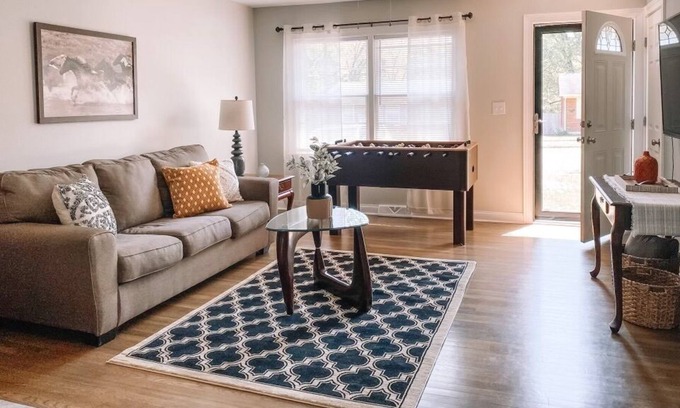 Lexington House | Cozy 3BR/1B with Piano Fooseball table close to Airport/Keeneland Pet-Friendly!