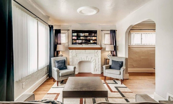 Pontiac House | Cozy 3BR Home | Perfect for Business + Family Stays