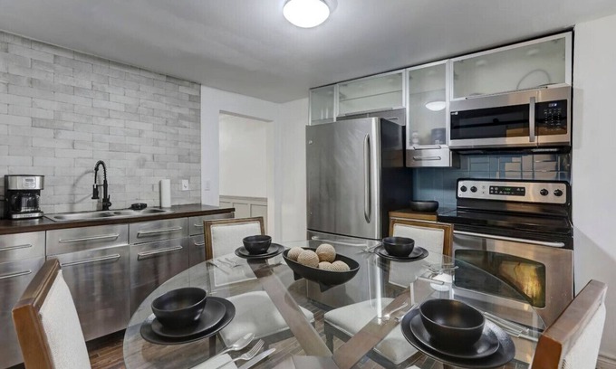 Sainte-Marie Apartment | Cozy 3BR in Montreal's Gay Village, Steps from Vibrant Nightlife and Cultural Attractions