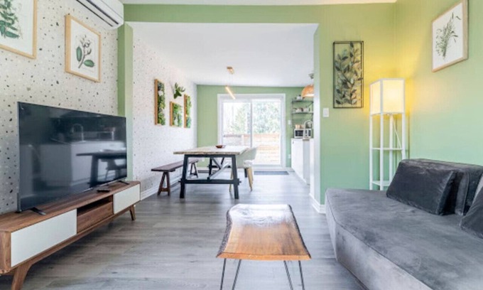 Longueuil House | Cozy 3BR Near Metro/Free Parking