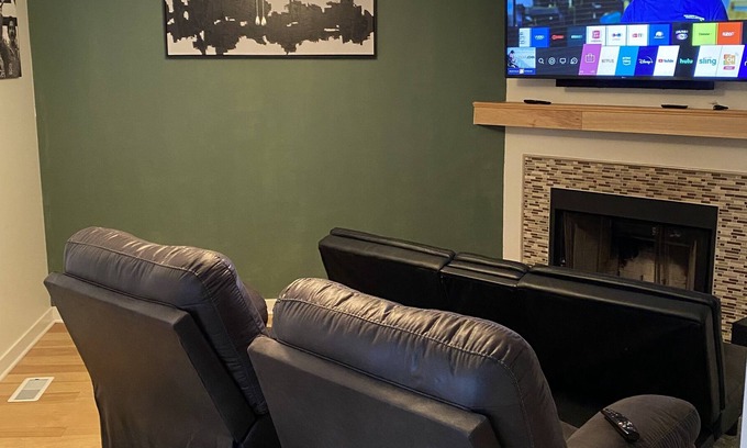 Woodlawn House | Cozy 4 BdRm 6 Bd House near Hyde Park!