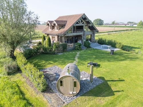 Velzeke-Ruddershove Ski Chalet | Cozy 4-Bedroom Chalet with Outdoor Spa in Zottegem