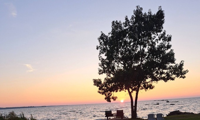 Verona Beach Cottage | Cozy 4-bedroom cottage in enchanting Verona Beach with AC, WiFi