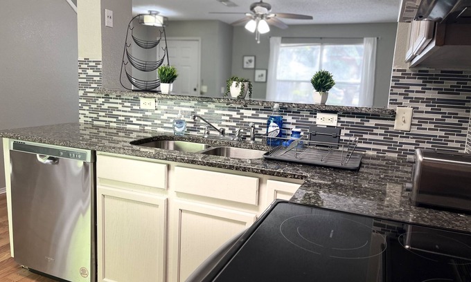 Glenn Heights House | Cozy 4-bedroom home with large backyard for pets.