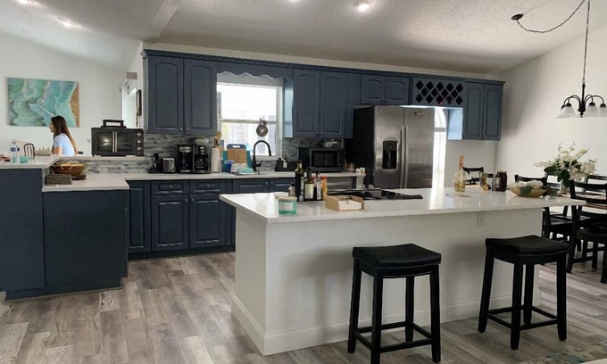 Poinciana House | COZY 4-BEDROOM HOUSE WITH PRIVATE POOL ONLY 30 MINUTES FROM DISNEY!