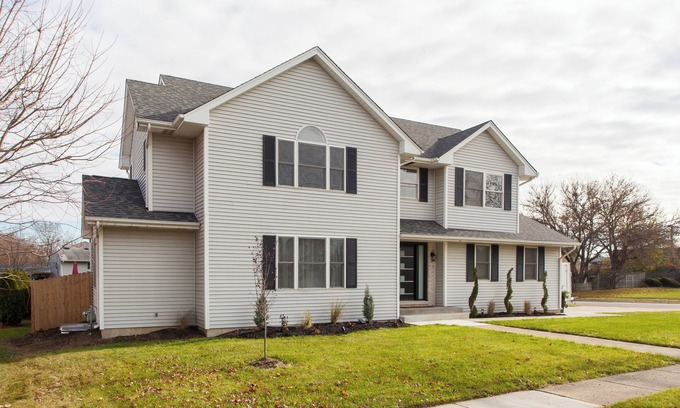 Glendale Heights House | Cozy 4-bedroom house in fabulous Glendale