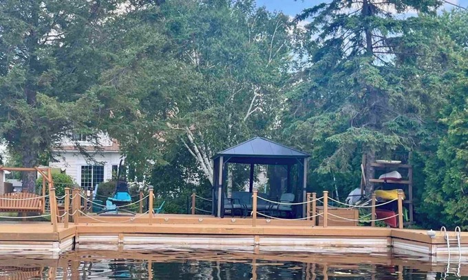 Lagoon City Cottage | Cozy 4 Bedroom Waterfront Cottage with Hottub and Firepit