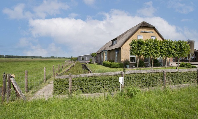 Gelderswoude Apartment | Cozy 4-person apartment on a farm