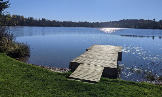 Val-des-Monts Cottage | Cozy 4 season waterfront cottage